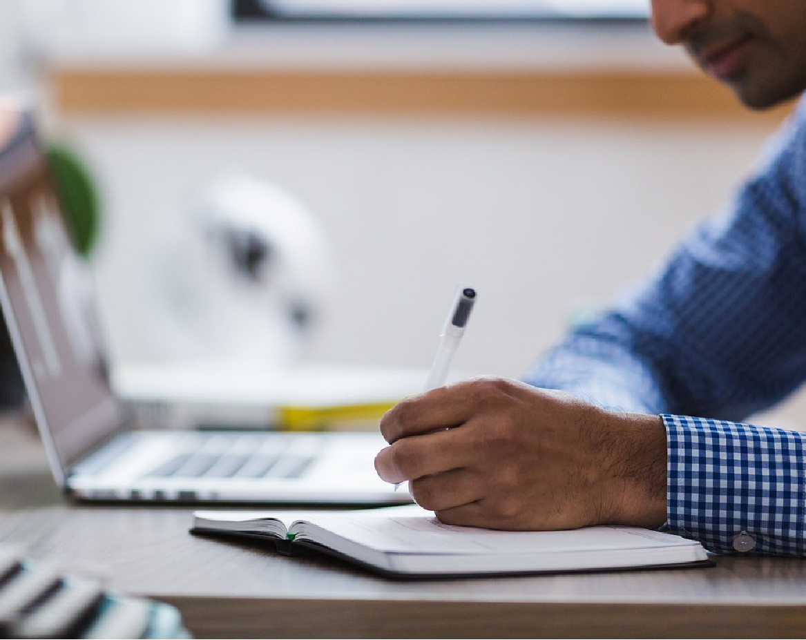 Personas participando en un curso de metrología ICEMA