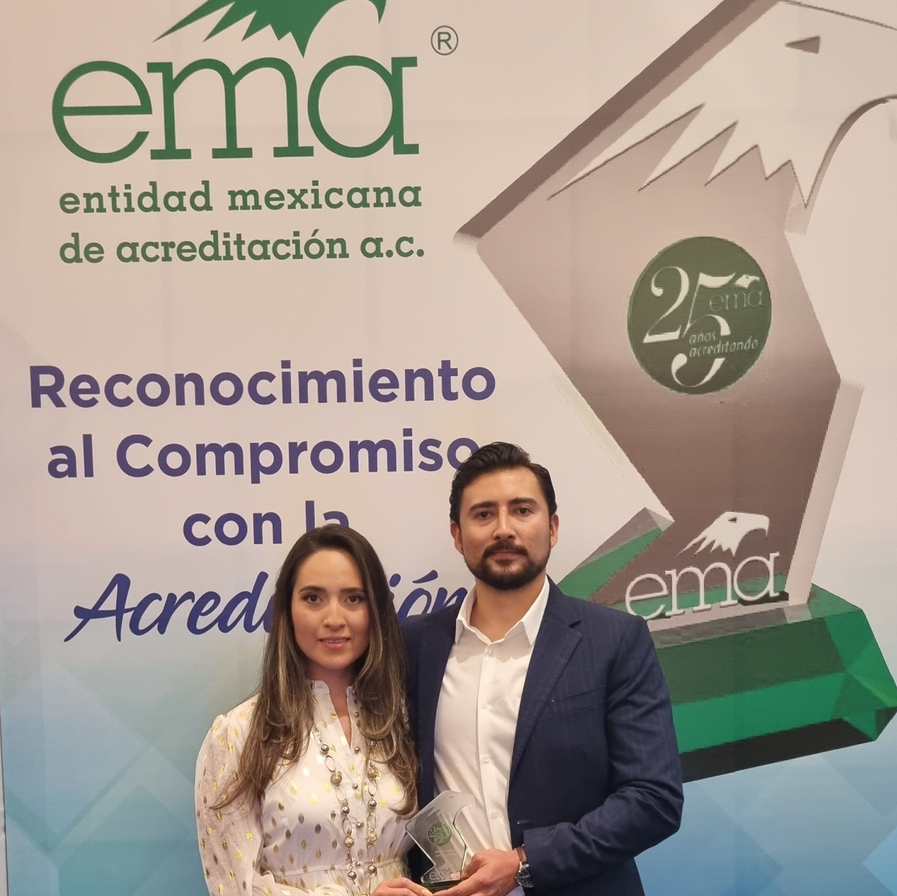 Premio al compromiso con la acreditación 2024